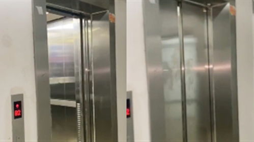 电梯惊魂 故障中的“碰撞”与“较劲”