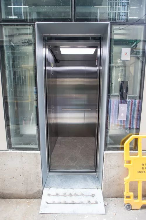 杭州首台老小区加装电梯开通 六层楼，造价51万元，顶楼住户承担40%