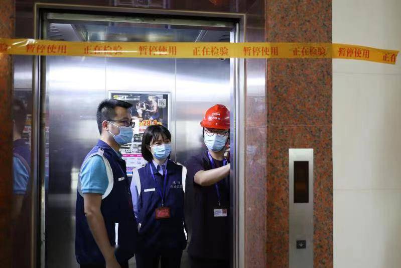 为居民安全出行添保障，凤岗在莞率先开展住宅小区老旧电梯安全评估